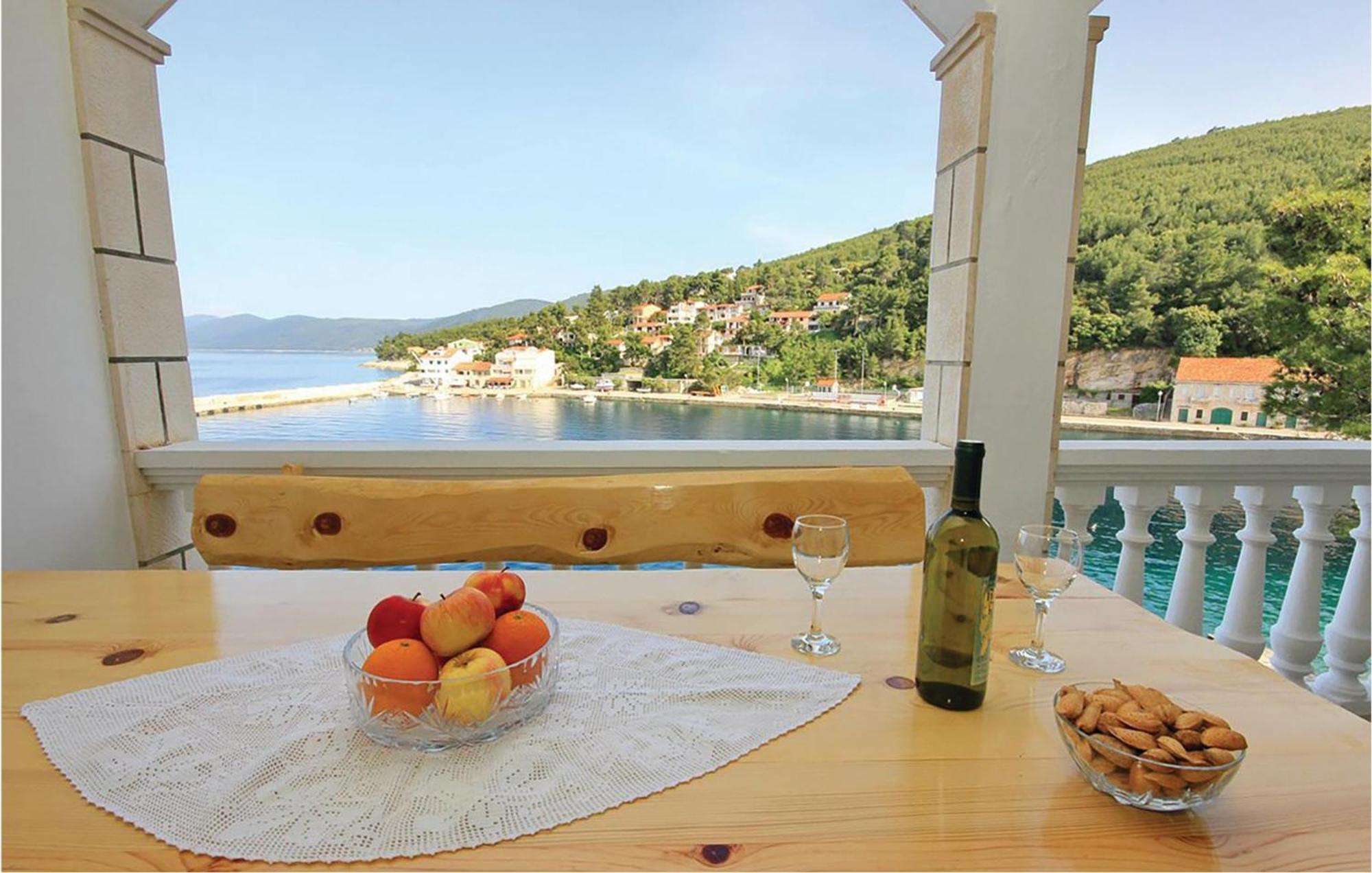 Cozy Apartment In Prigradica With House Sea View المظهر الخارجي الصورة