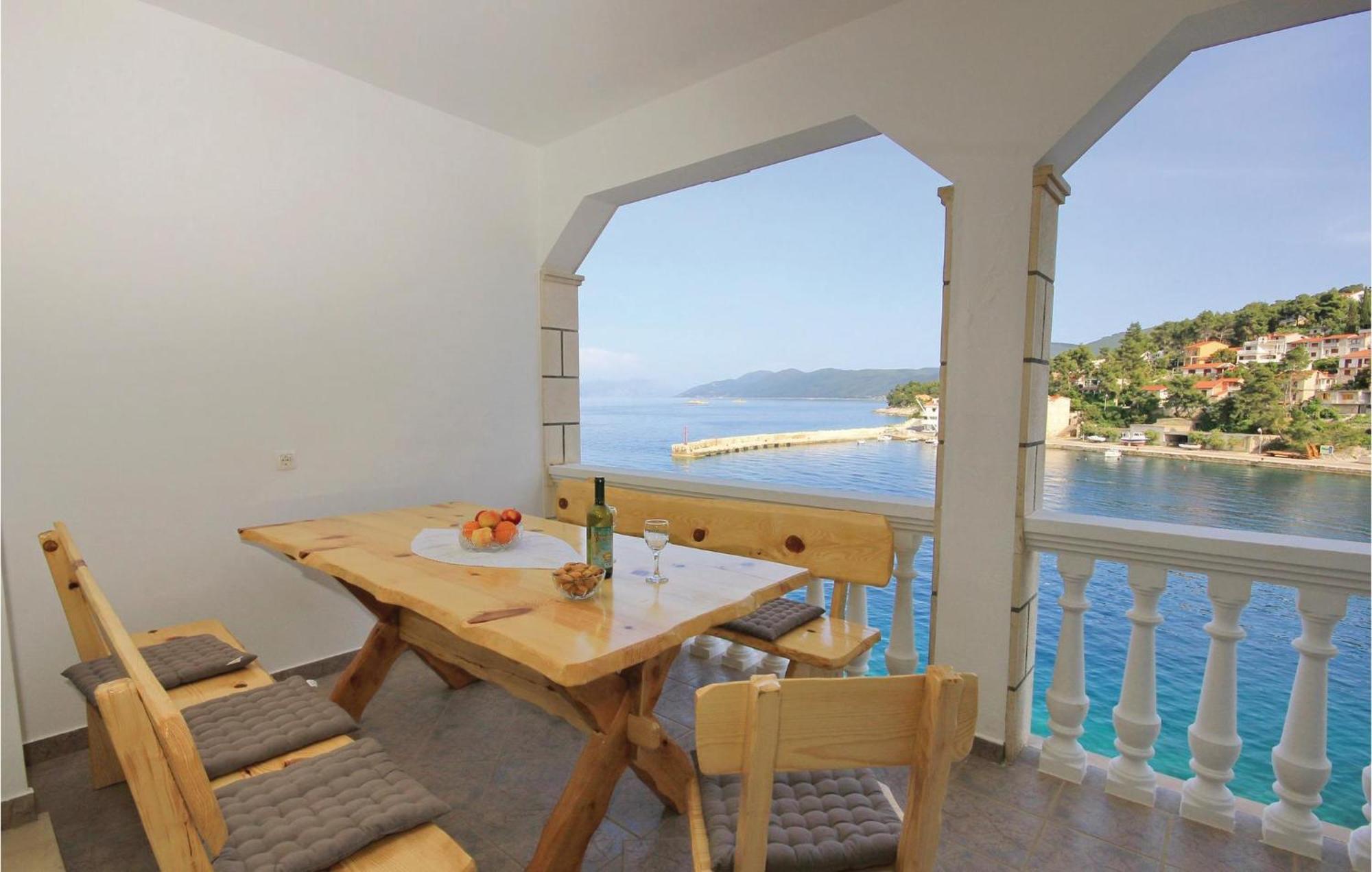 Cozy Apartment In Prigradica With House Sea View المظهر الخارجي الصورة