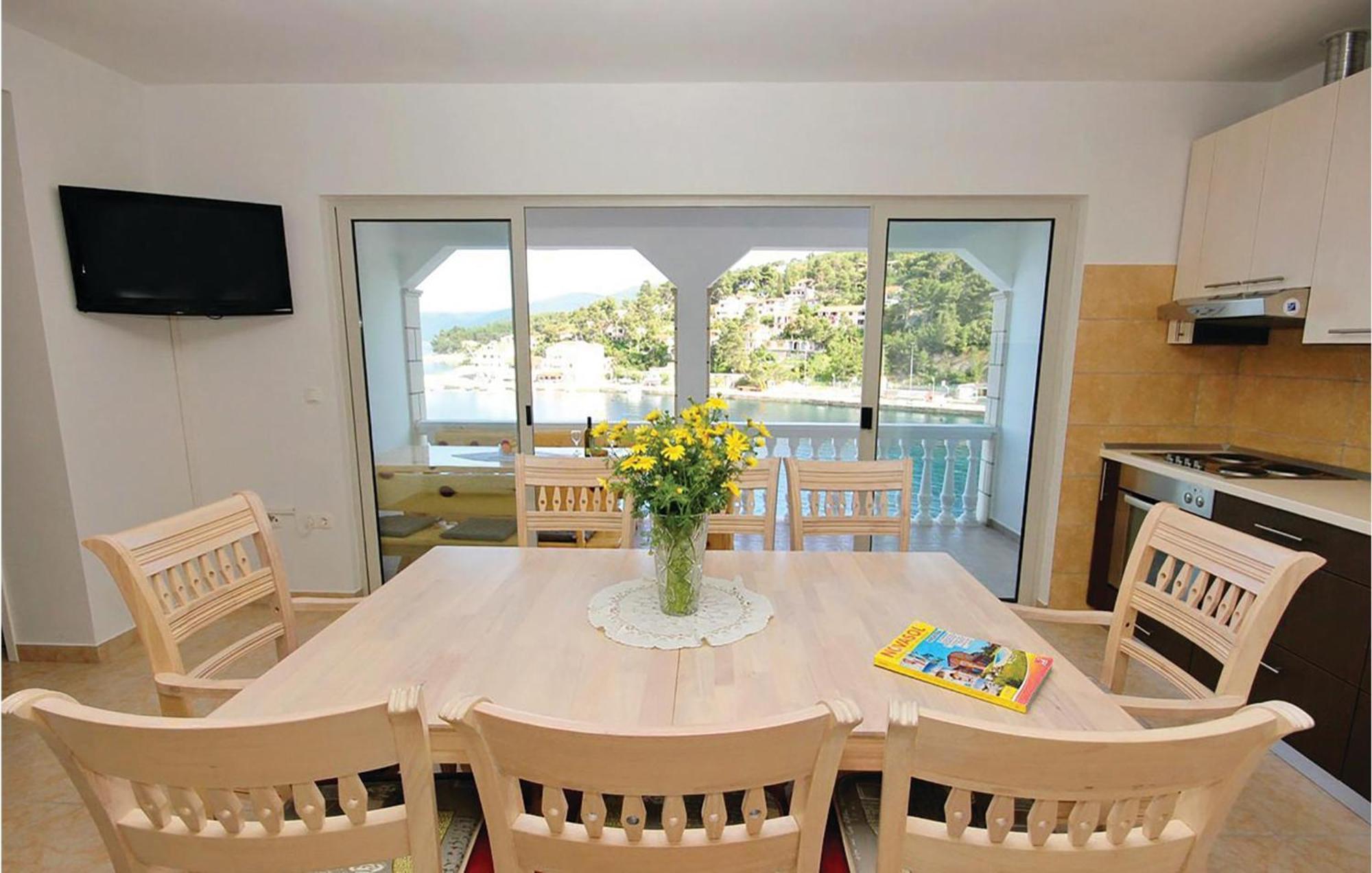 Cozy Apartment In Prigradica With House Sea View المظهر الخارجي الصورة