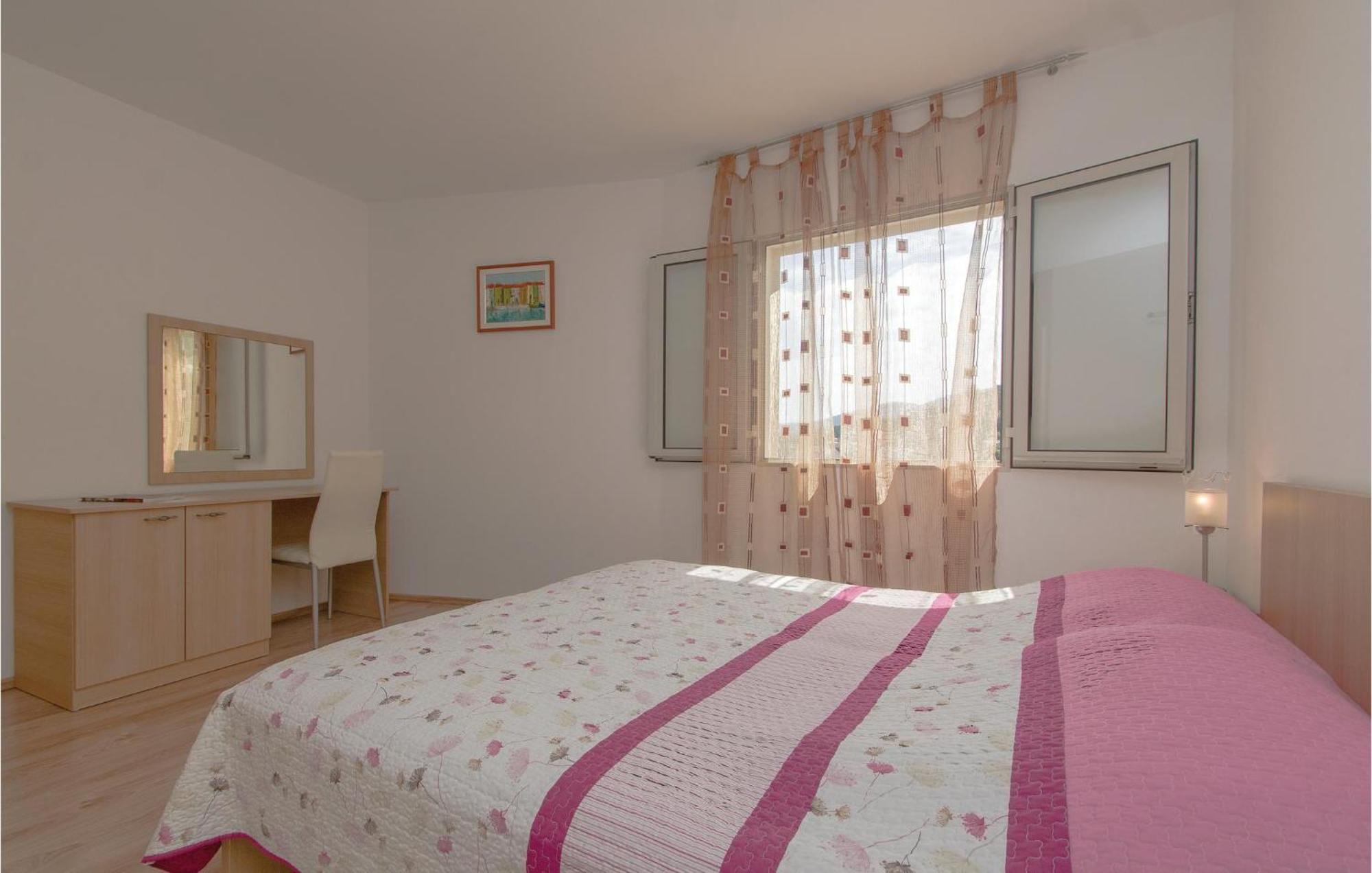 Cozy Apartment In Prigradica With House Sea View المظهر الخارجي الصورة