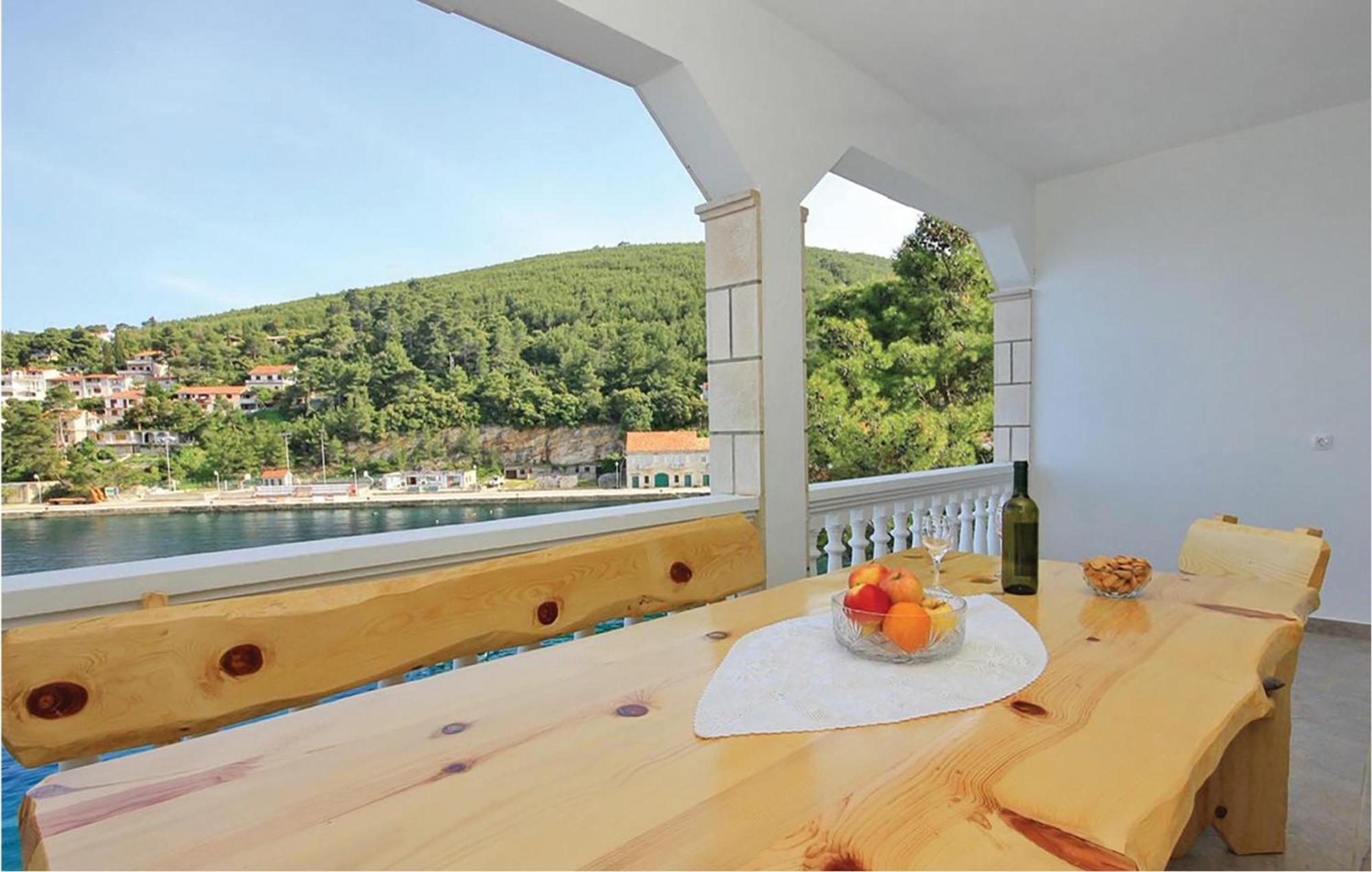 Cozy Apartment In Prigradica With House Sea View المظهر الخارجي الصورة
