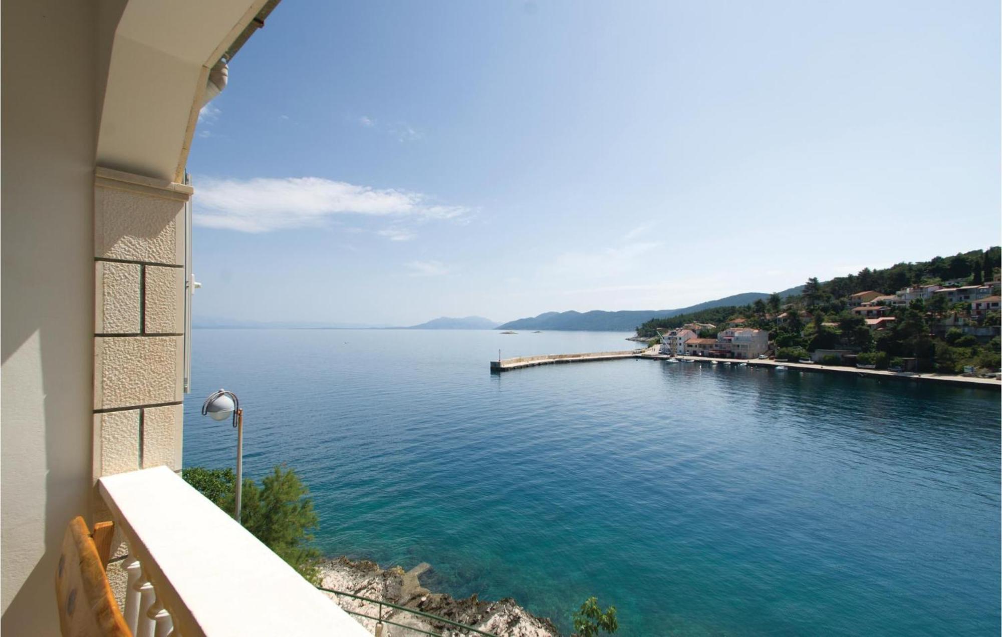 Cozy Apartment In Prigradica With House Sea View المظهر الخارجي الصورة