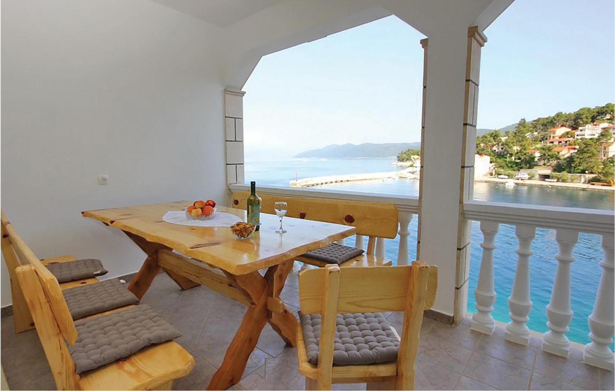 Cozy Apartment In Prigradica With House Sea View المظهر الخارجي الصورة