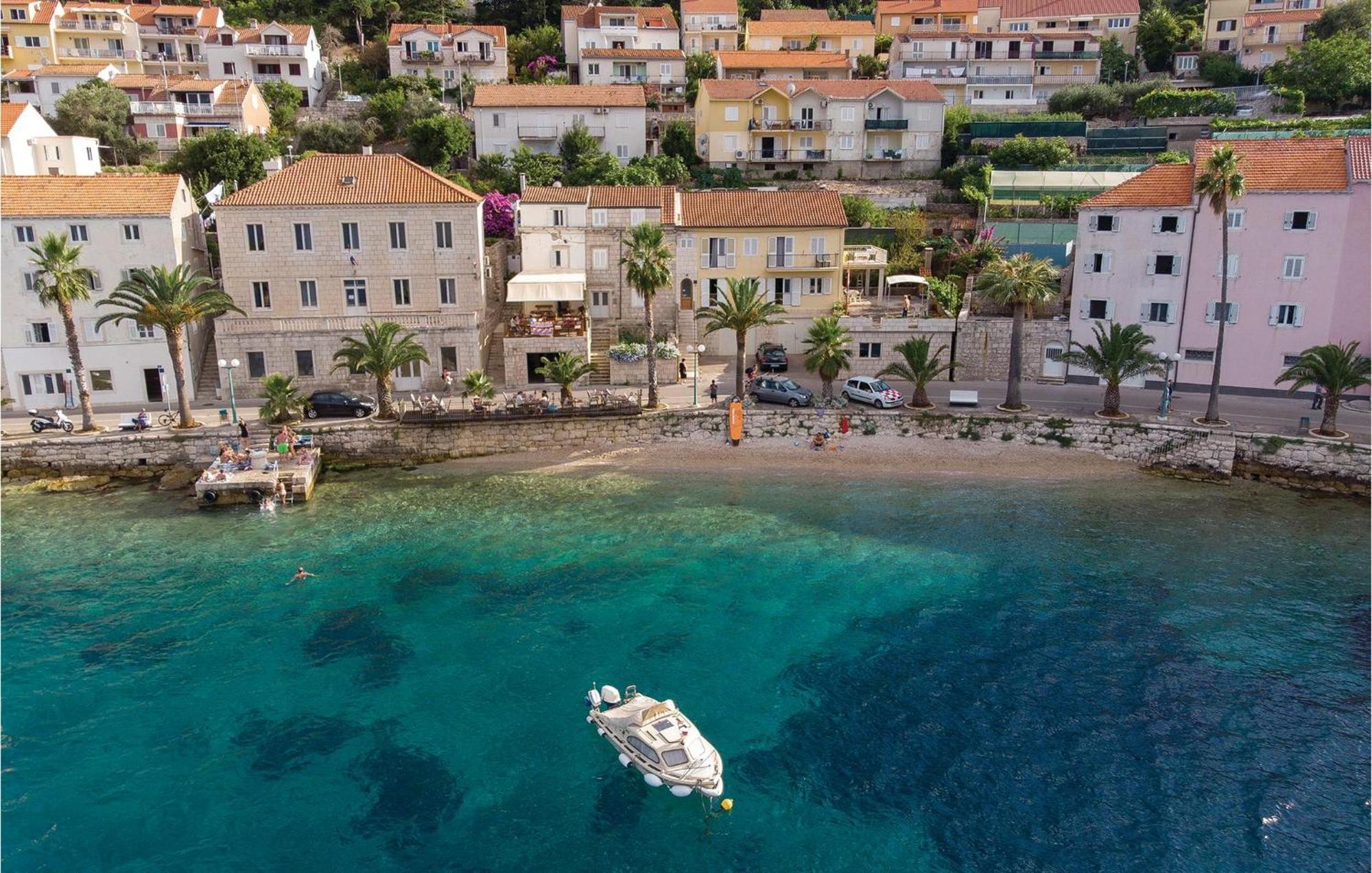 Cozy Apartment In Prigradica With House Sea View المظهر الخارجي الصورة